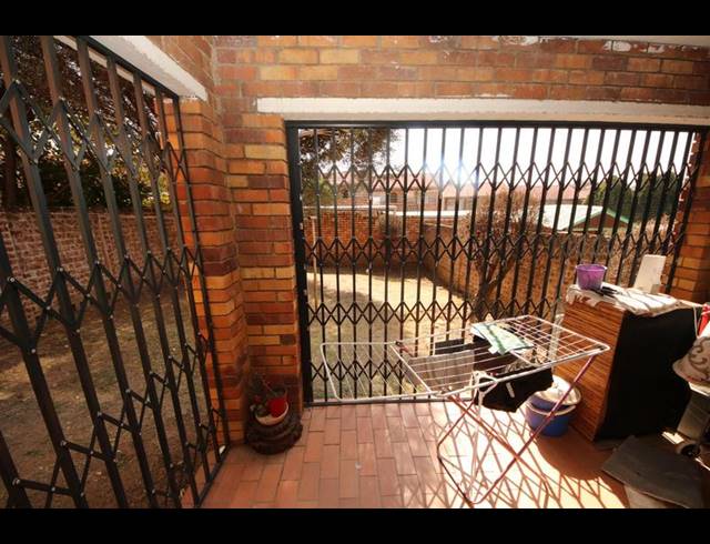 2 BEDROOM TOWNHOUSE FOR SALE IN BUCCLEUCH